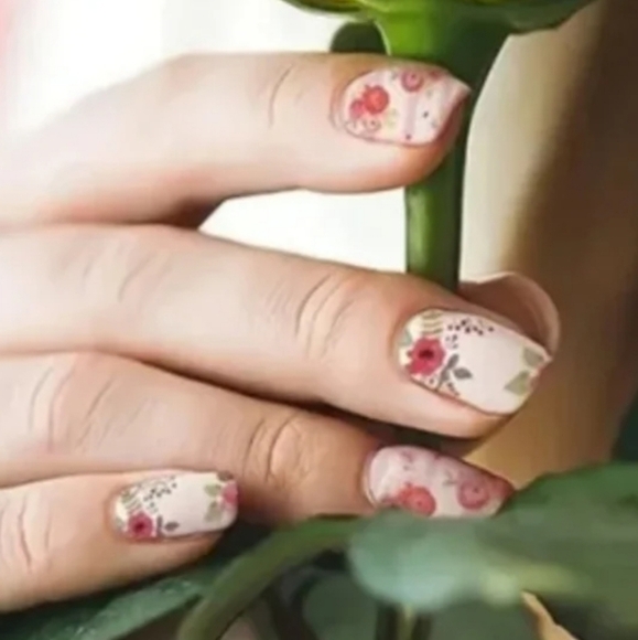 3 FOR $15 💟💟 Self Adhesive Nails Wrap - Picture 5 of 5